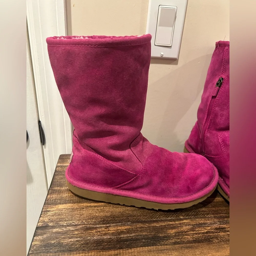 UGG Kids Sz 4 K Lil Sunshine Suede Boot Victorian Pink MidCalf Sheepskin Lining
